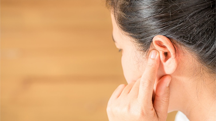 Một bên tai nghe bị nhỏ là vì sao?