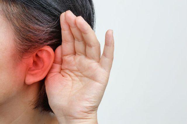 Lỗ tai bị kêu lụp bụp là vì sao?