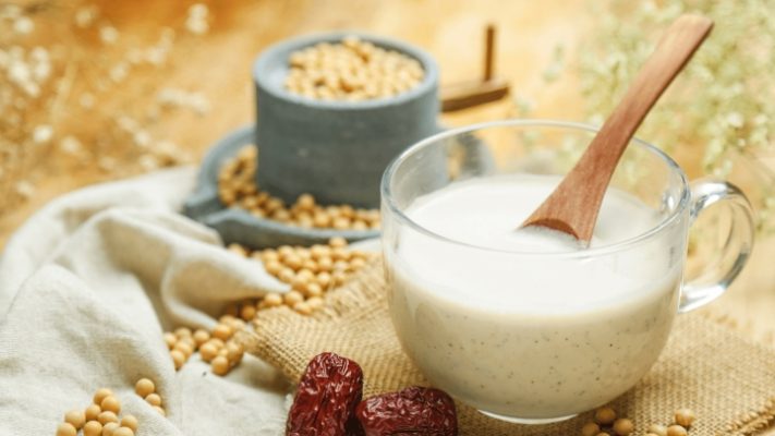 Có kinh có nên uống sữa đậu nành?